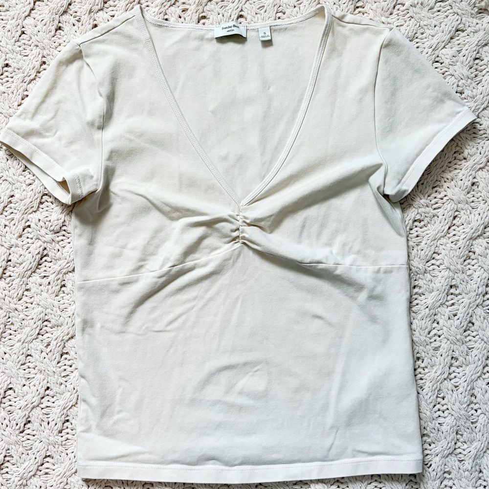 Sunday Best V-Neck Top - Aritzia Synched T-Shirt - Super Soft Cream Shirt